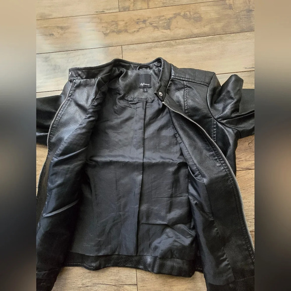 REITMANS black medium Faux Leather jacket, worn once. R138760, 76% polyurethane - Picture 3 of 8